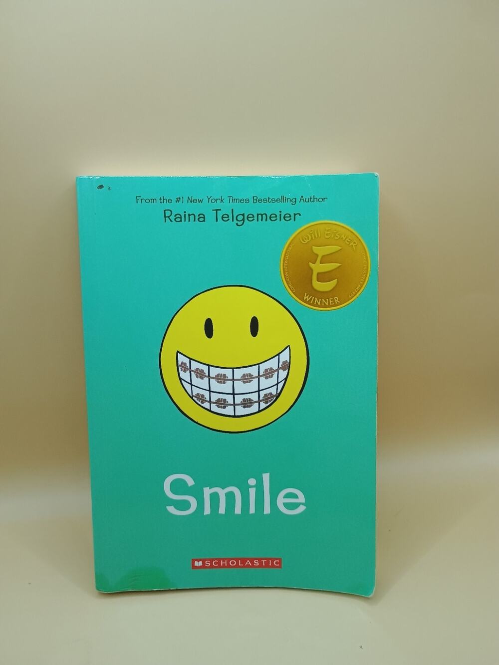 Smile - Scholastic Graphic Novel By Raina Telgemeier